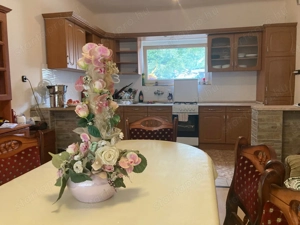 Kiskunhalas belvárosban egy 70 m2-es családi ház 2 db üzlethelyiségekkel eladó!