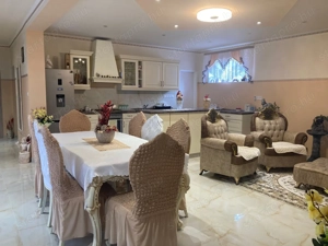 Kiskunhalas belvárosban újjáépített, 80 m2-es családi ház, 160 m2-es klub épülettel! - kép 2