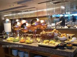 2800 EUR nettó hó Éttermi Eladó és kisegítő munkatárs