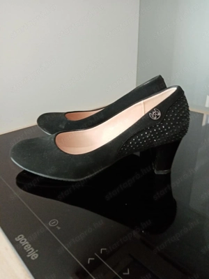 Új velúr cipő és szandál eladó  - kép 2