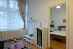 Kiadó világos, 2 szobás lakás Budapest szívében, a Váci utcában - kép 3