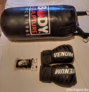 Eladó Boxszett..Boxzsák(65 cm hosszú,96 cm átmérőjű),két venom kesztyú és hozzá két bandázs szallag. - kép 2