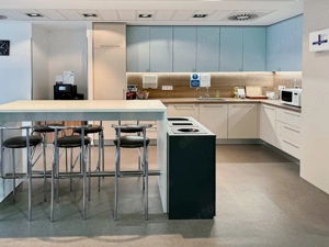 Privát irodahelyiség 15 fő számára - kép 7