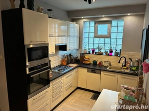 Eladó modern, felújított sorházi lakás Győr Likócson - kép 2