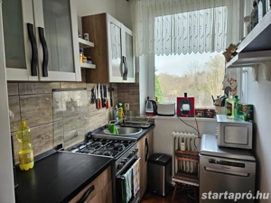 Eladó felújított polgári lakás Mosonmagyaróváron   92 m , erkély, zöldövezet - kép 2