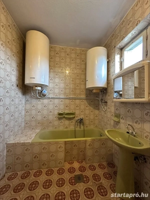 Csornán stabil, tágas családi ház eladó kezelhető méretű udvarral - kép 3