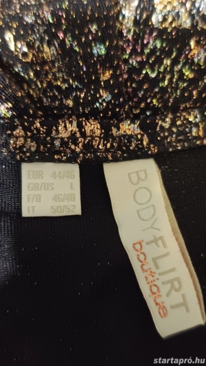 44 46 Csillámos ruha, trombita ujjakkal