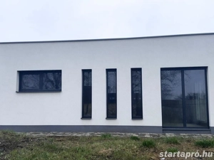 ÚJ ÉPÍTÉSŰ 135 m  családi ház