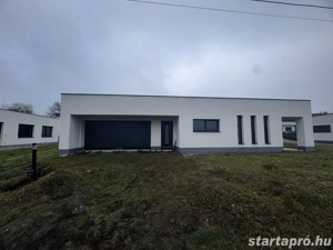 ÚJ ÉPÍTÉSŰ 125 m  családi ház