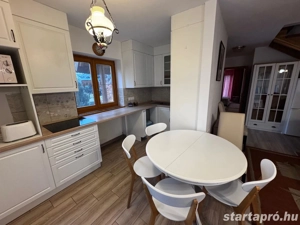 Balatonközeli 91 m  erkélyes Családi ház