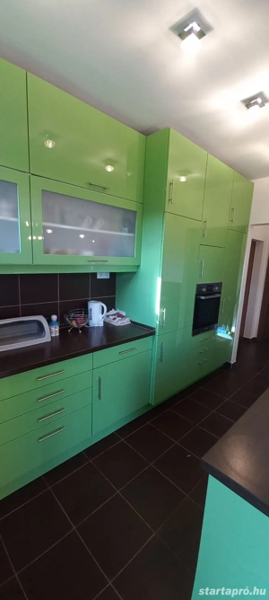 Kőérberek-Tóvárosban kertkapcsolatos igényes lakás eladó! - kép 7