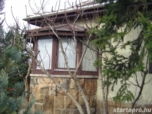 ELADÓ a kiemelt Vitézi telepen az Örs vezér tértől pár perc sétára egy ikerház.