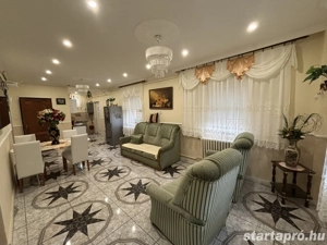 Mezőcsáton jó elrendezésű családi ház eladó! 