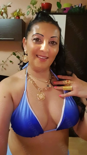 Lívia39  szőrös puncis 