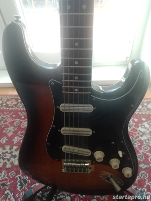 Eladó Squier gitár Bognár gitárelektronikával