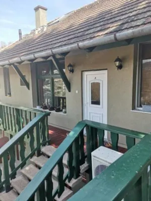 KURIÓZUM Visegrádon - 2 lakásos családi ház gyönyörű kertben, ideális lokációban! - kép 15