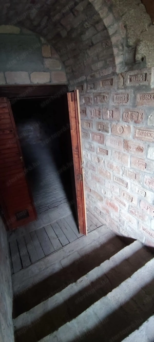 KURIÓZUM Visegrádon - 2 lakásos családi ház gyönyörű kertben, ideális lokációban! - kép 14