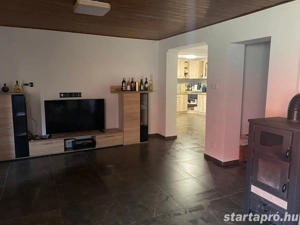 Eladó felújított családi ház  - kép 5