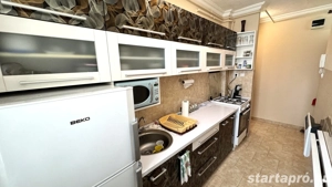 Petőfi utcán 42 nm-es 2 szobás 2024-ben, felújított, azonnal költözhető lakás bútorozva elladó - kép 2