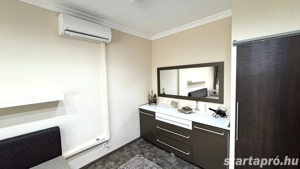 Petőfi utcán 42 nm-es 2 szobás 2024-ben, felújított, azonnal költözhető lakás bútorozva elladó - kép 8