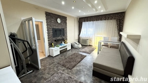 Petőfi utcán 42 nm-es 2 szobás 2024-ben, felújított, azonnal költözhető lakás bútorozva elladó - kép 6