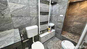 Petőfi utcán 42 nm-es 2 szobás 2024-ben, felújított, azonnal költözhető lakás bútorozva elladó - kép 11