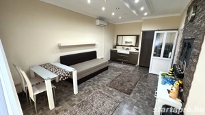 Petőfi utcán 42 nm-es 2 szobás 2024-ben, felújított, azonnal költözhető lakás bútorozva elladó - kép 4