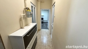 Petőfi utcán 42 nm-es 2 szobás 2024-ben, felújított, azonnal költözhető lakás bútorozva elladó - kép 15