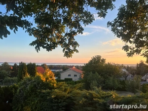 Vonyarcvashegyen balatoni panorámás családi ház eladó - ujszerü - kép 2