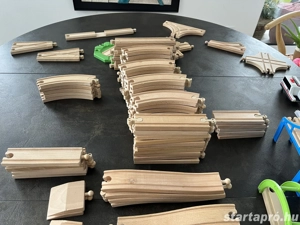 Fa sínek, mozdonyok, vagonok - minőségi játék kb 200 db-os (BRIO, CAROUSEL, IKEA, AE termékek) - kép 2