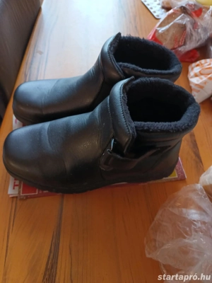 Új bundás, férfi lábbeli 42 méret - kép 2