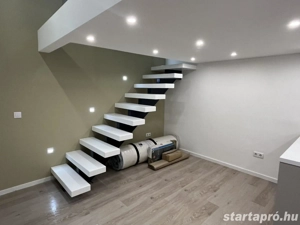 Két lakássá alakított nagypolgári otthon a belváros szívében - kép 3