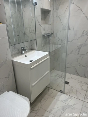 Két lakássá alakított nagypolgári otthon a belváros szívében - kép 6