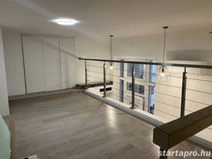 Két lakássá alakított nagypolgári otthon a belváros szívében - kép 2