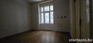 Eladó csendes, erkélyes lakás a VI. kerületben   felújítandó, egyedi lehetőségekkel - kép 3