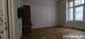 Eladó csendes, erkélyes lakás a VI. kerületben   felújítandó, egyedi lehetőségekkel - kép 4