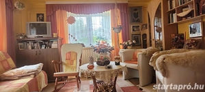 Gyönyörű kert közepén családi ház eladó - kép 7