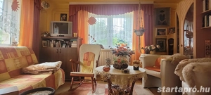 Gyönyörű kert közepén családi ház eladó - kép 9