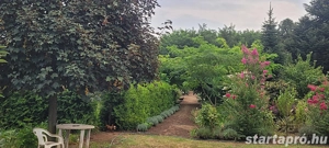 Gyönyörű kert közepén családi ház eladó - kép 15