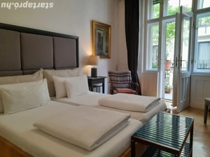 3 szobás , 2 fürdőszobás erkélyes lakás Opera közelében tulajdonostól , 2 lakássá könnyen alakítható