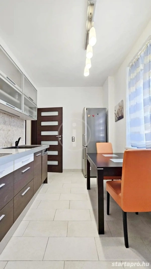 Felújított, gépesített, berendezett, igényesen kialakított lakás eladó! - kép 9