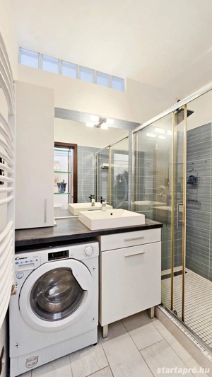 Felújított, gépesített, berendezett, igényesen kialakított lakás eladó! - kép 13