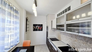 Felújított, gépesített, berendezett, igényesen kialakított lakás eladó! - kép 8