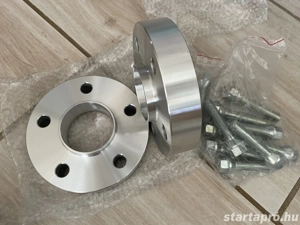 Dodge Challenger 30MM 5x115 71,5 4db új nyomtávszélesítő csavarokkal 4x csavaros távtartó központosí