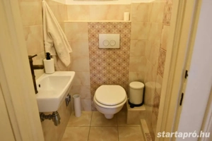 Kiadó világos, tágas luxuslakás a palotanegyed szívében 139 nm, 3 hálószobával! - kép 15