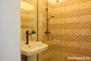 Kiadó világos, tágas luxuslakás a palotanegyed szívében 139 nm, 3 hálószobával! - kép 12