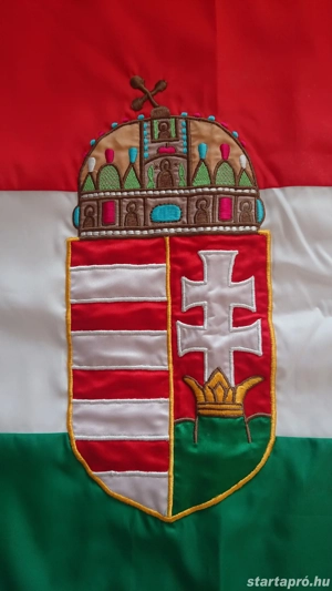 Magyar zászló Hímzett Címeres 60x120 NyH - kép 2