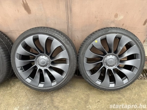 Tesla Model Y Performance 21" Überturbine téli garnitúra újszerű állapotban - kép 3