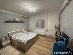 Polgáron modern kialakítású otthon központhoz közel eladó!  - kép 6