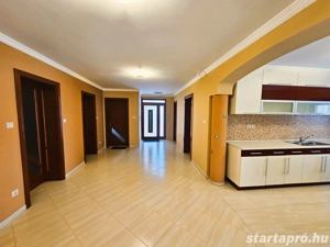 Kiskunhalas Felsőváros részén kiváló állapotú, tágas családi ház eladó!